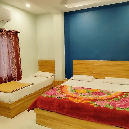 Hotel Guru Kripa - 500Mtr From Shreenathji Temple Натхдвара Экстерьер фото