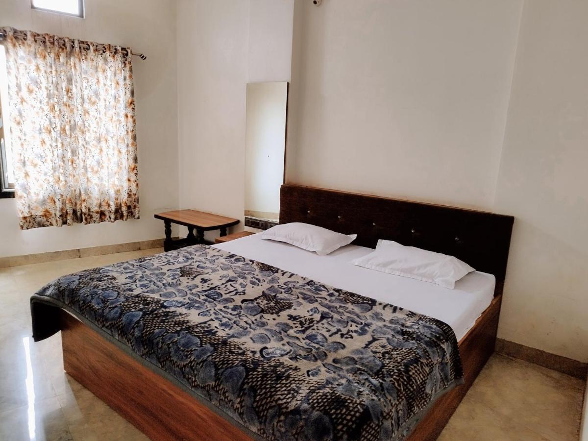 Hotel Guru Kripa - 500Mtr From Shreenathji Temple Натхдвара Экстерьер фото