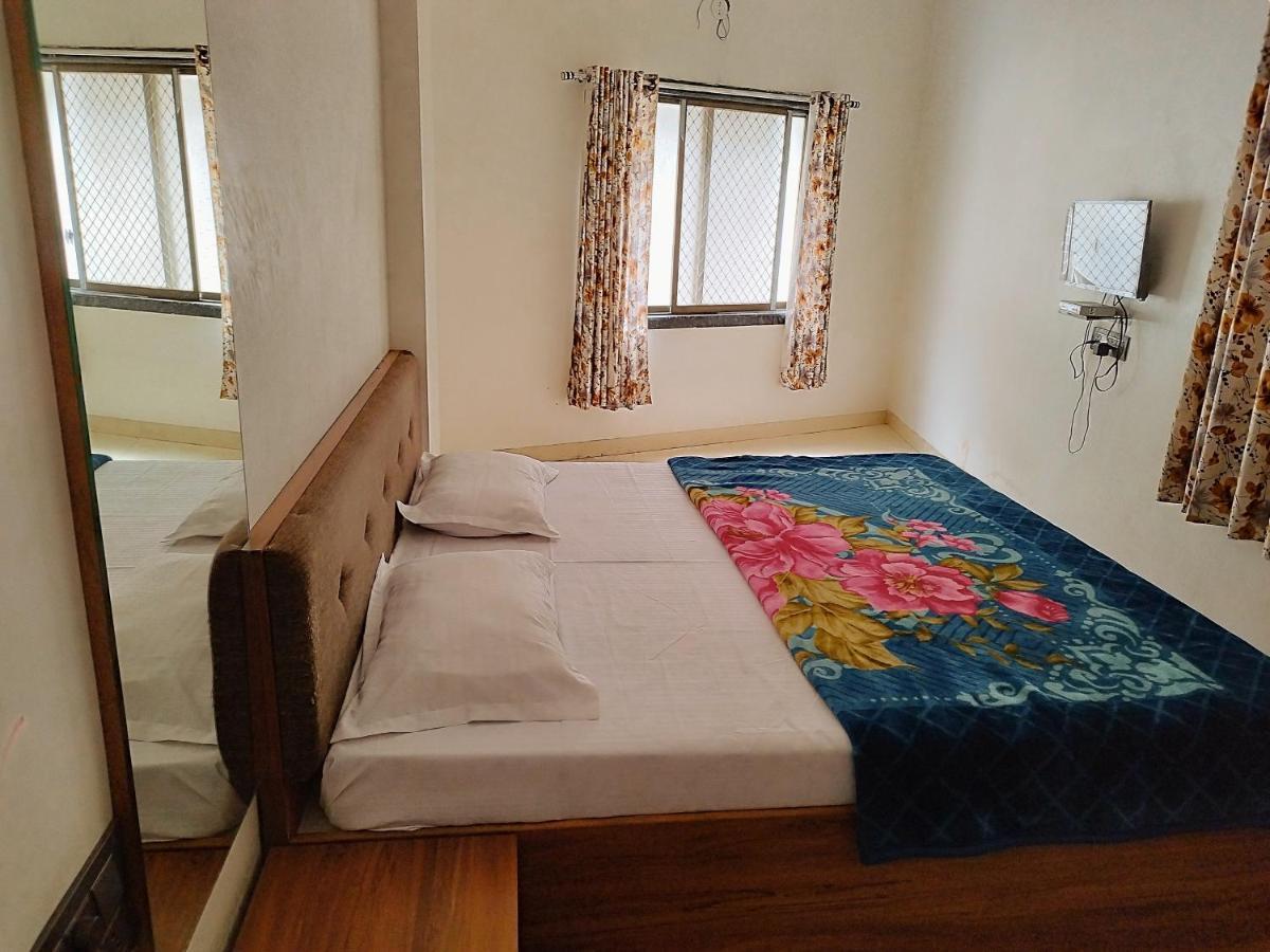 Hotel Guru Kripa - 500Mtr From Shreenathji Temple Натхдвара Экстерьер фото