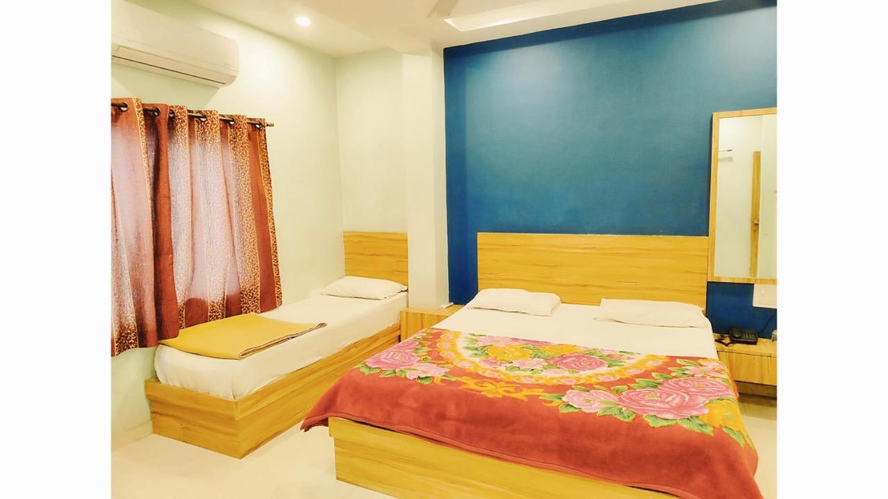 Hotel Guru Kripa - 500Mtr From Shreenathji Temple Натхдвара Экстерьер фото