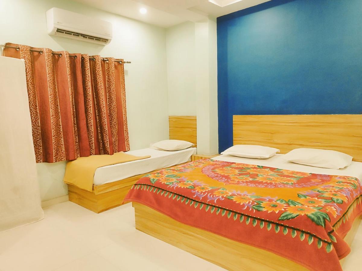 Hotel Guru Kripa - 500Mtr From Shreenathji Temple Натхдвара Экстерьер фото
