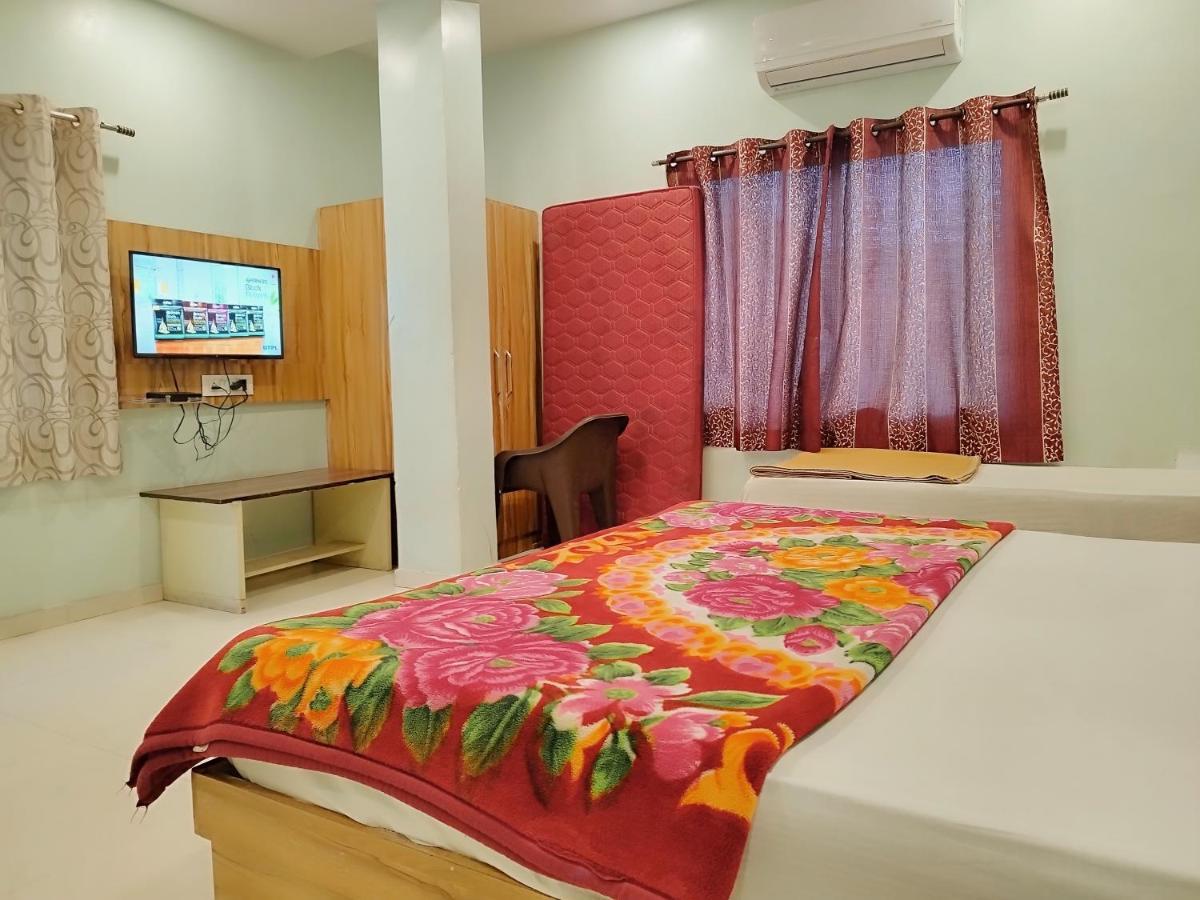 Hotel Guru Kripa - 500Mtr From Shreenathji Temple Натхдвара Экстерьер фото